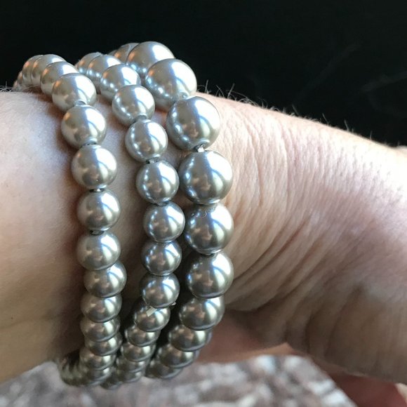 SET OF 3  FAUX GRAY PEARL BRACELETS - Picture 2 of 3